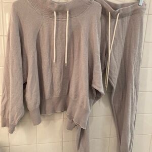 Varley Cozy Gray Knit Sweatshirt and Sweatpants Set